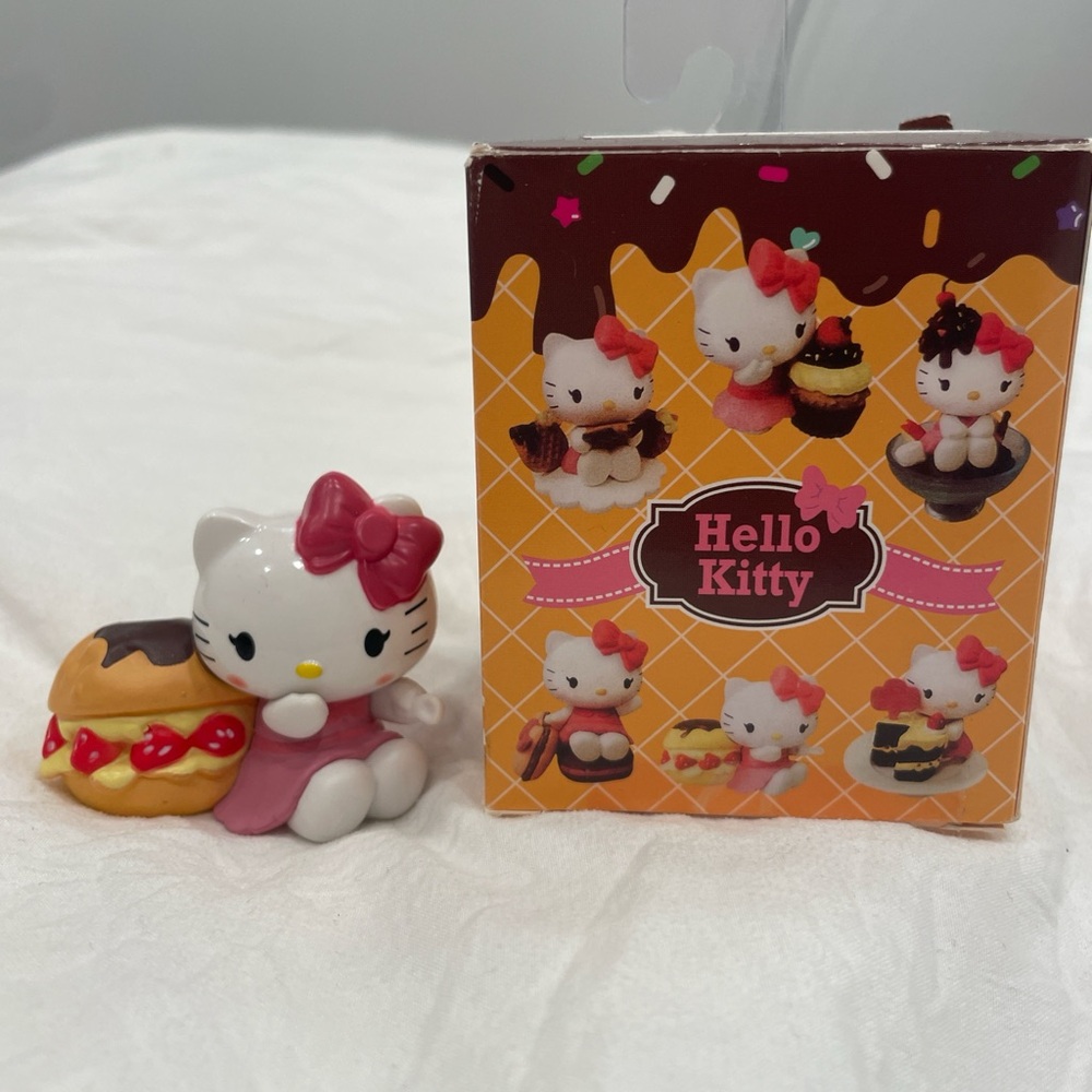 Hello Kitty vintage blind box